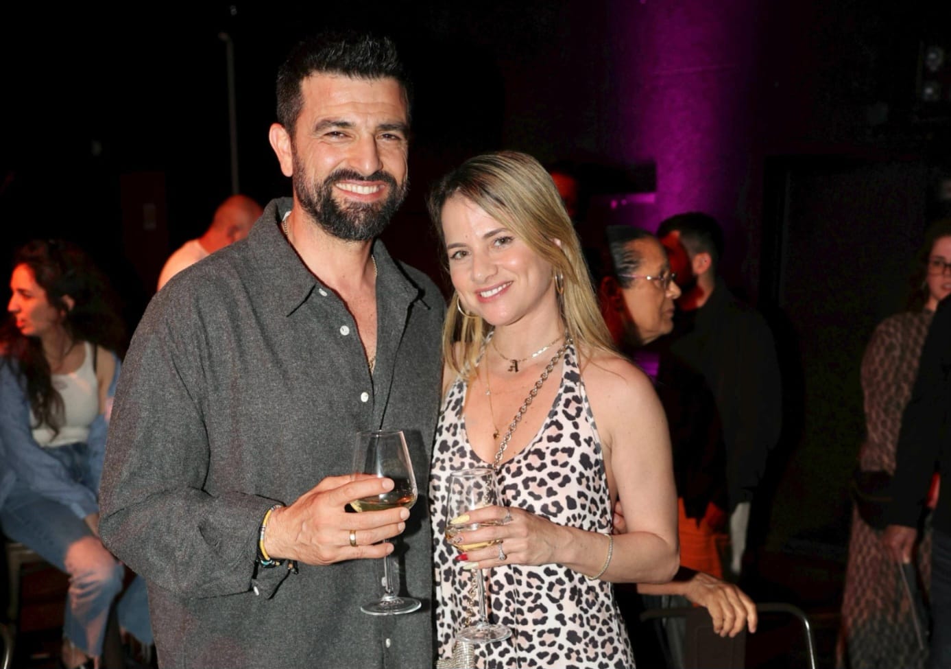 כוכב הערב, השחקן המוכשר, עמוס תמם ואשתו טל. צילום: אור גפן