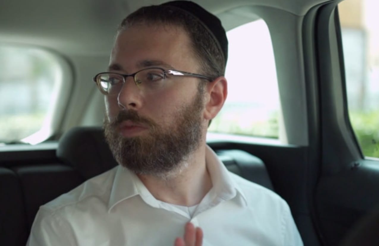 העיתונאי ישראל פריי. צילום: מסך "קשת12" מתוך התוכנית "חשיפה"