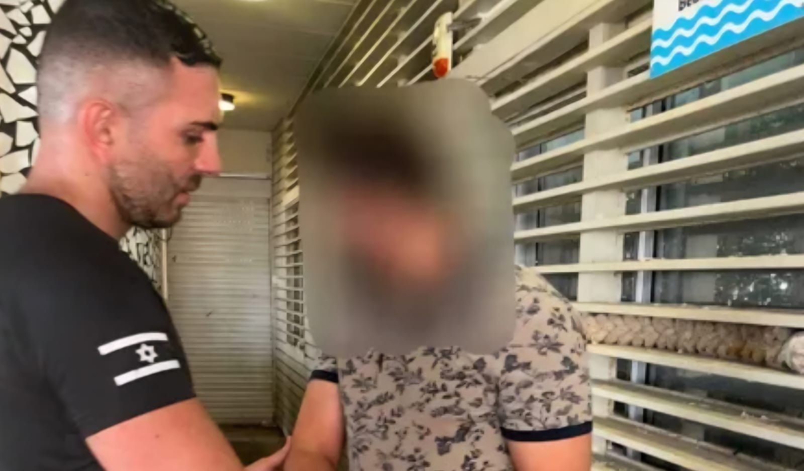 מעצר החשוד בחוף פרישמן. צילום: דוברות המשטרה