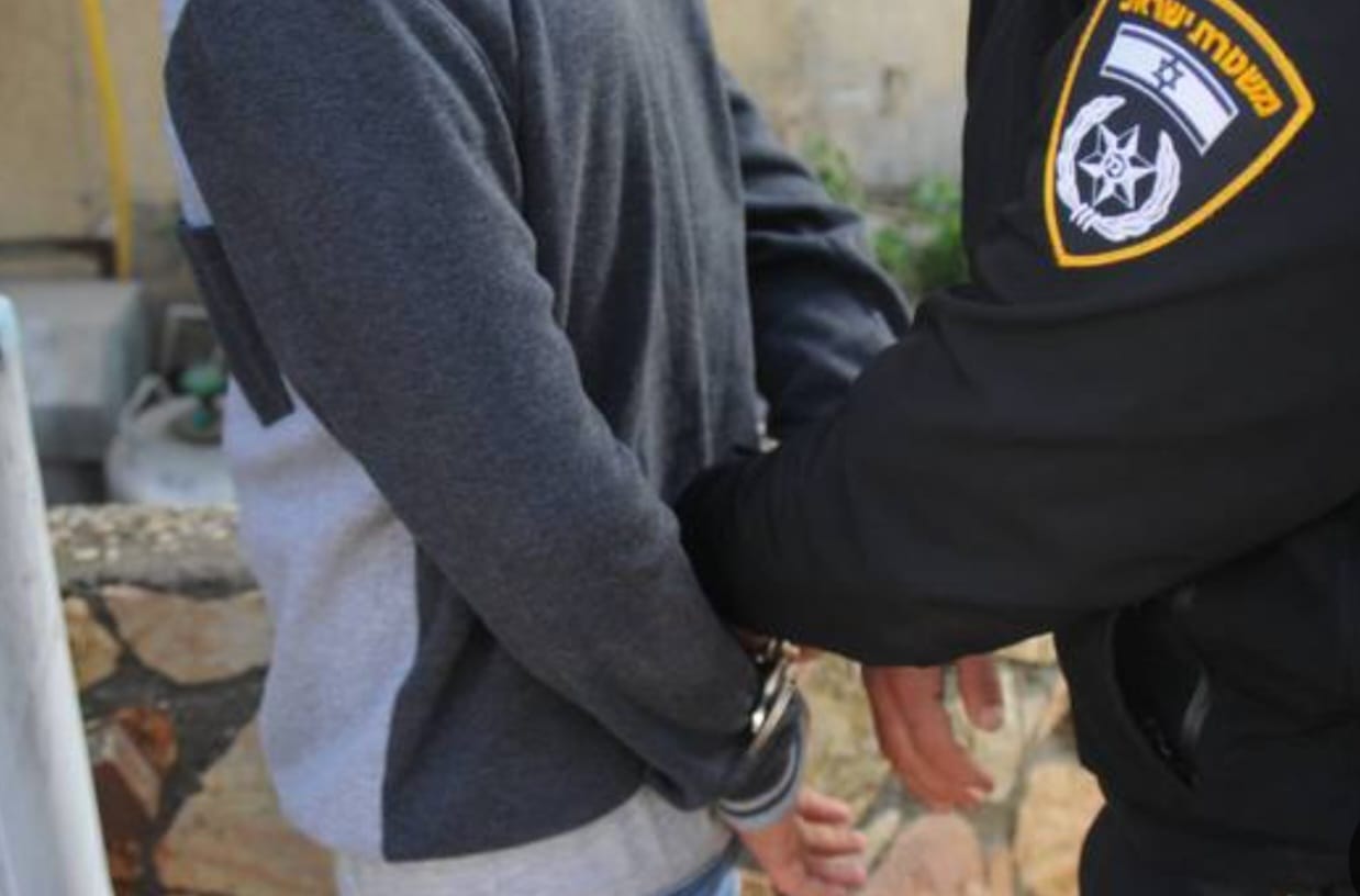 כתב אישום כנגד צעיר שהתחזה לחבר בארגון פשע. צילום: דוברות המשטרה