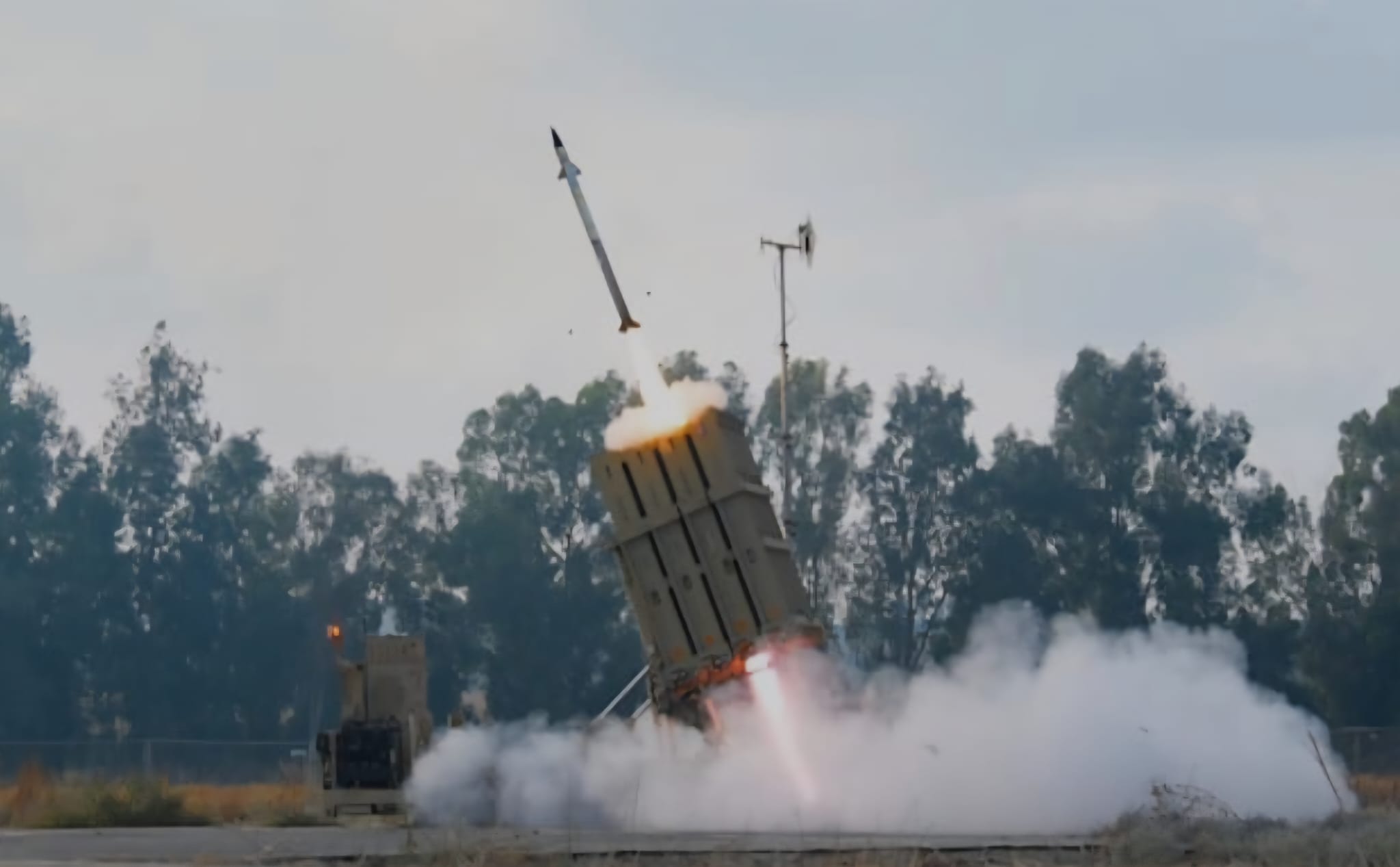 טיל שוגר מתימן אל עבר ישראל. צילום: דובר צה"ל