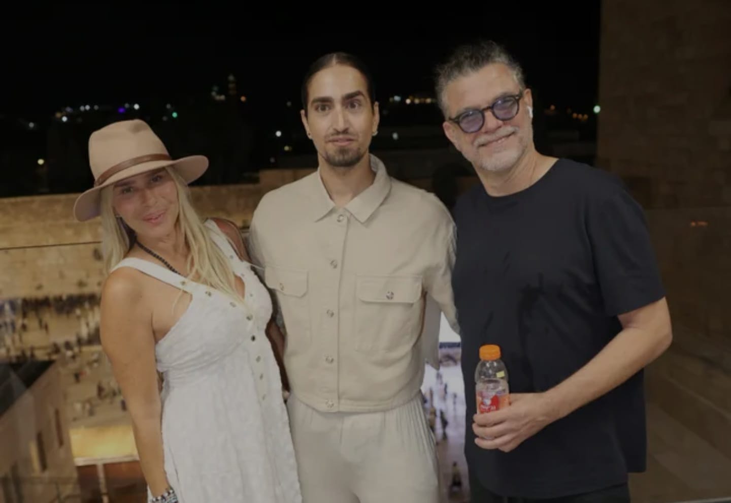 מפיק ויוזם המפגש, שון בלאיש לצד צינוביץ' ואיזנשטיין. צילום: אור גפן