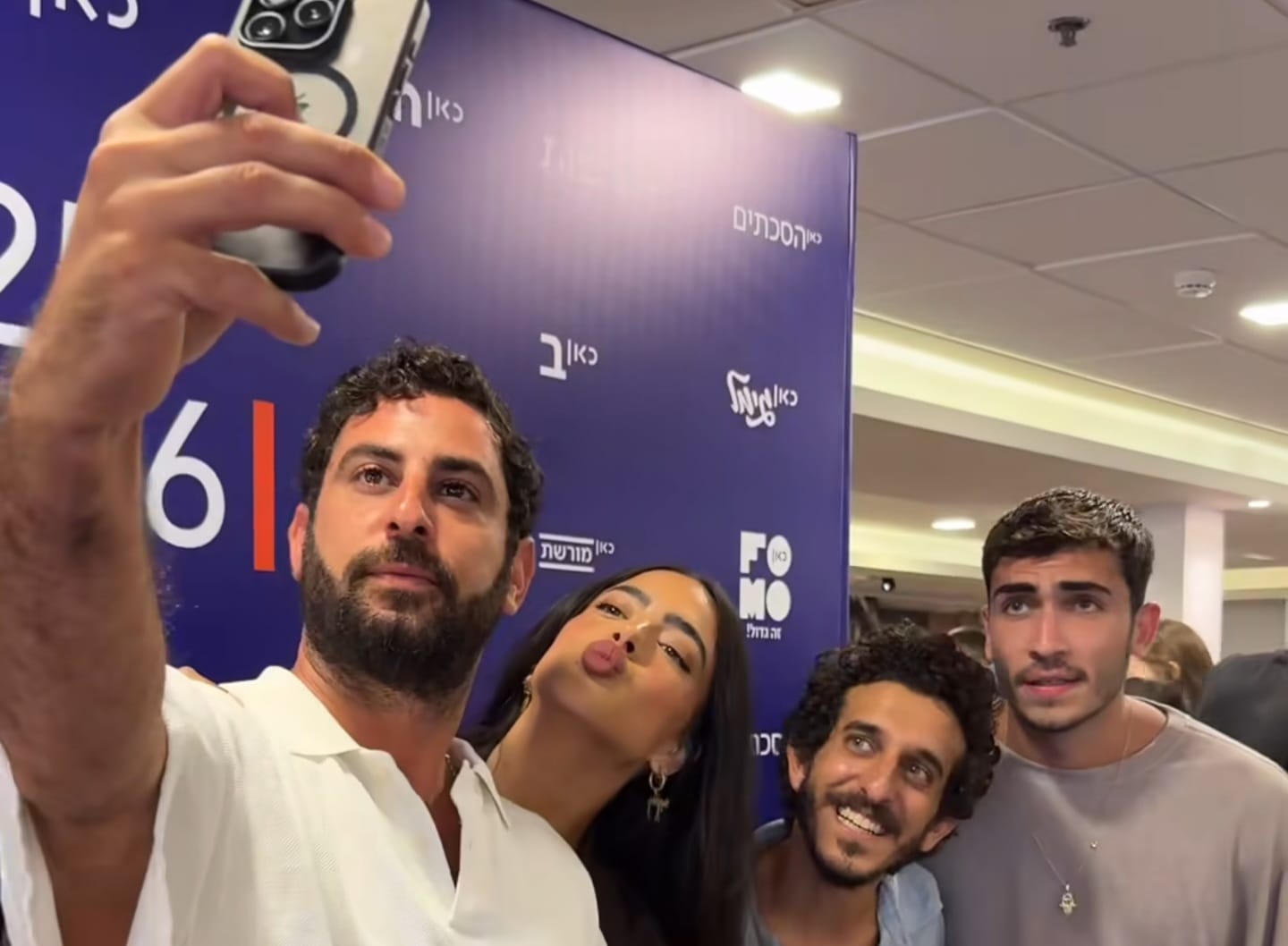 כוכבי הסדרה "חוליגנים" של ערוץ כאן11 אשר כבשו הקיץ את המסך הקטן. צילום: מסך רשתות חברתיות