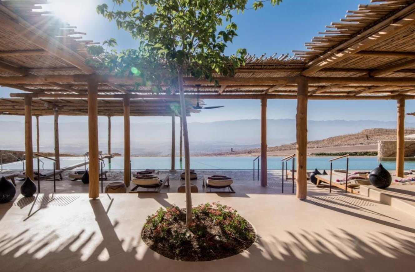 יוקרה בלב המדבר. צילום: מסך אתר בוקינג