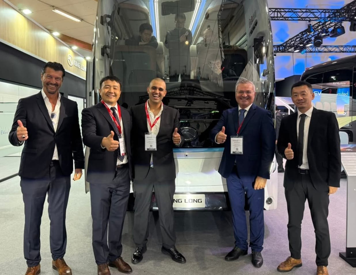 איש העסקים חמדאן דלהום (באמצע) בפגישות עסקיות בבריסל. צילום: יח"צ