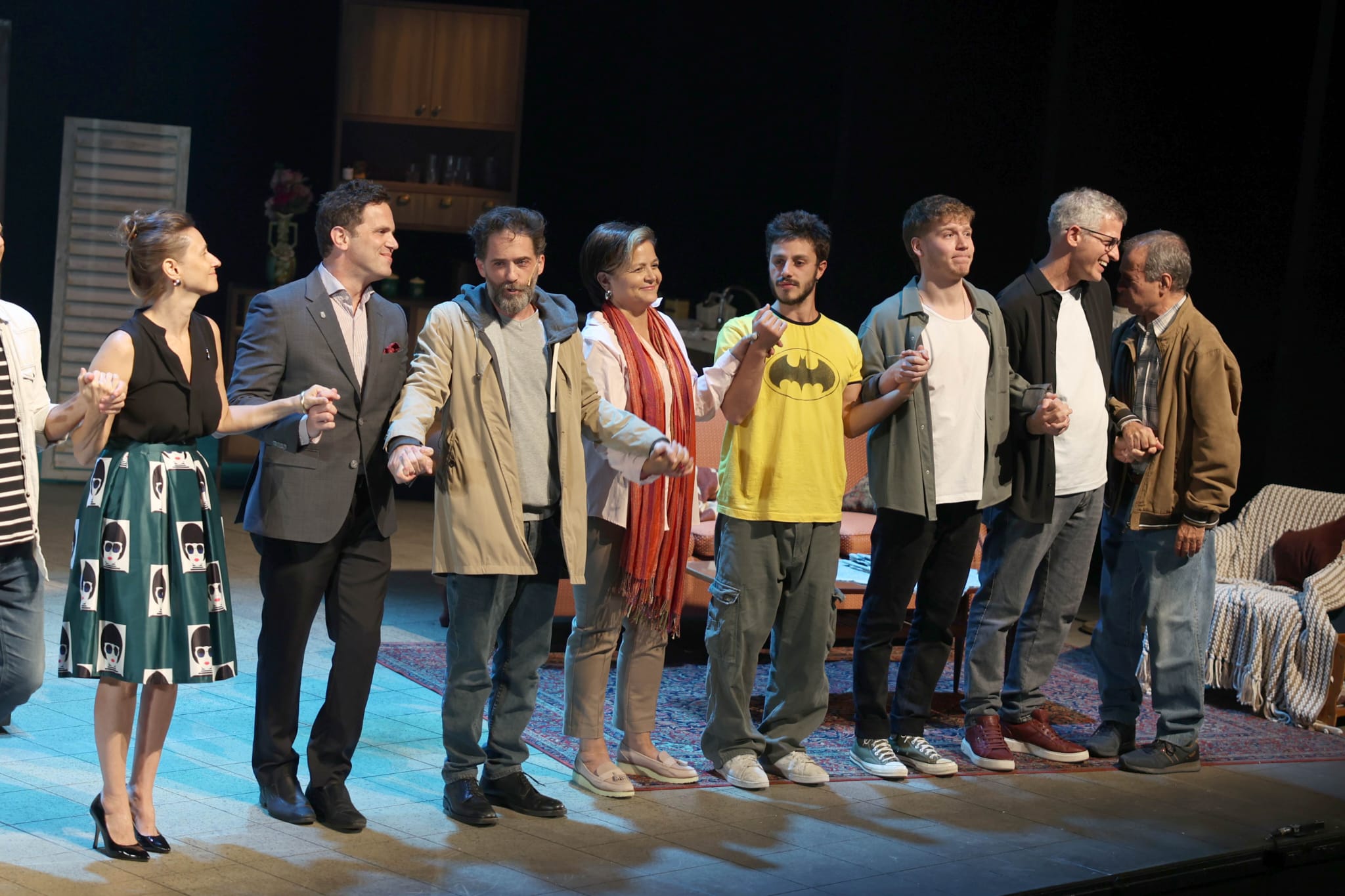 כפיים. קאסט השחקנים והיוצרים. צילום: אור גפן