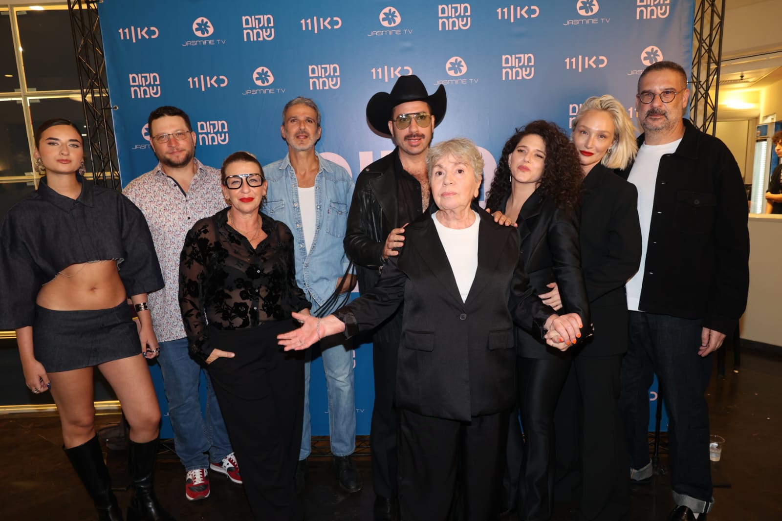 כוכבי הסדרה החדשה "מקום שמח". החל מראשון הקרוב ב"כאן11". צילום: רפי דלויה