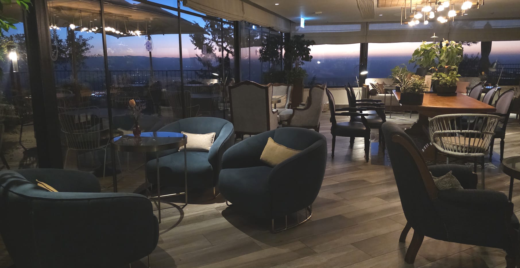 החלל\הסלון המרכזי במלון מצפה הימים. צילום: מערכת "פוסט ניוז"