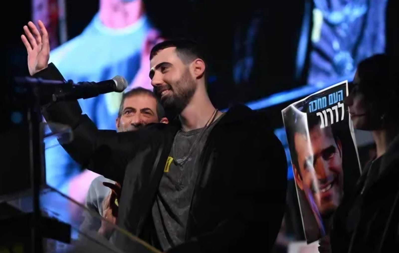 גיא גלבוע דלאל בכיכר החטופים. צילום: מטה משפחות החטופים