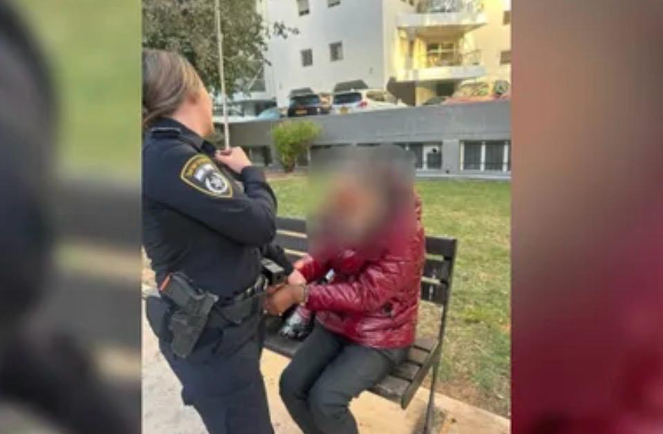 החשוד שנעצר ע"י המשטרה. צילום: דוברות המשטרה