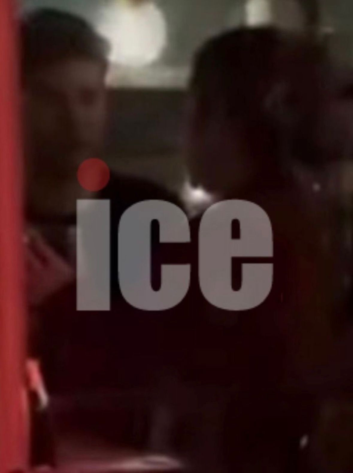 יאיר נתניהו נפגש עם גבר או בחורה? צילום: מתוך אתר "אייס"