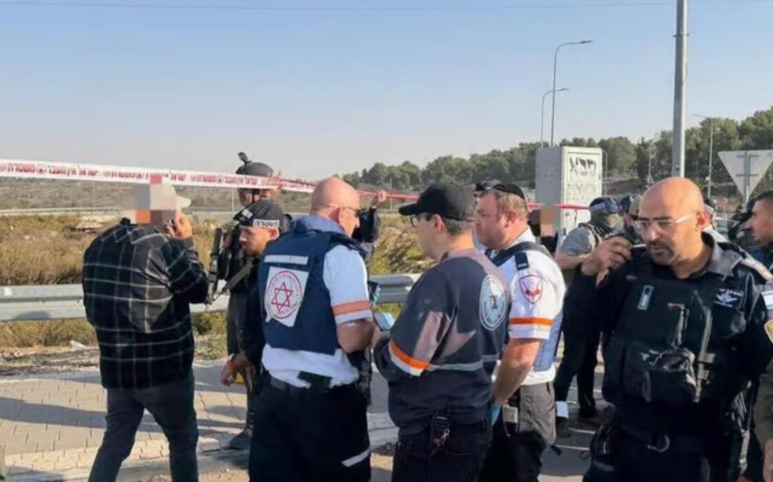 זירת הפיגוע בצומת גוש עציון. צילום: דוברות מד"א