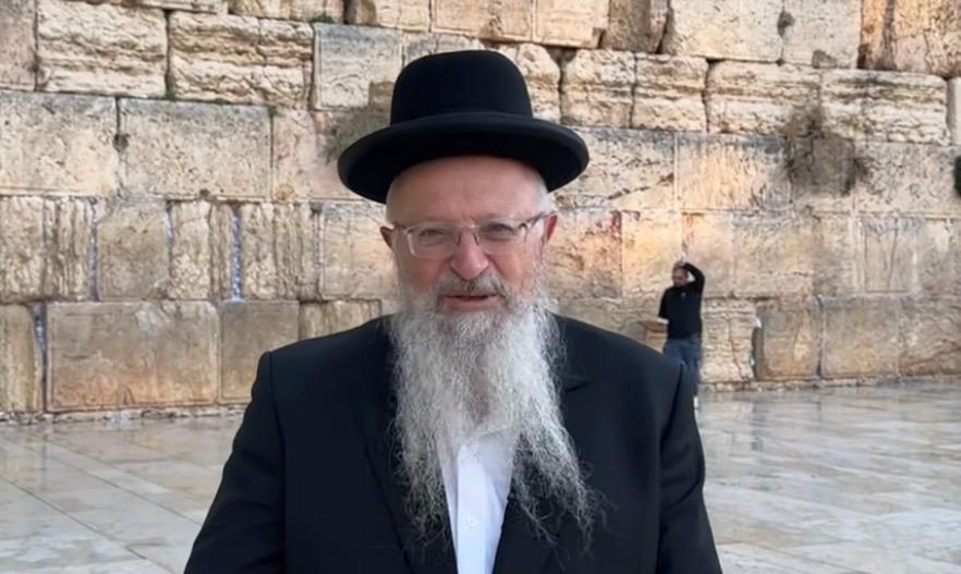 הרב שמואל אליהו פועל כדיין ללא הסמכה ותעודה. צילום: מסך יוטיוב