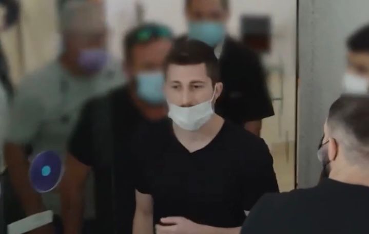 גל חזקיהו טננבאום בבית המשפט. צילום: מסך ערוץ 12 מתוך התוכנית "חשיפה" - "קסטינה תקשורת"