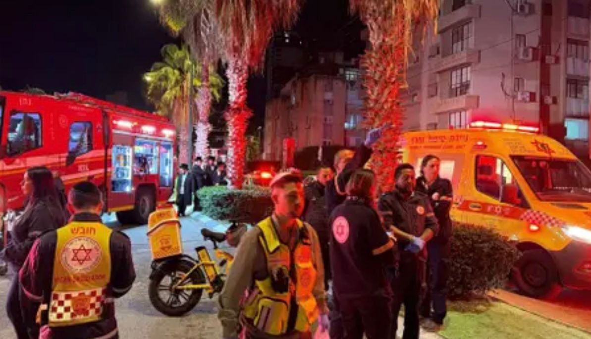 צוות מד"א בזירת האירוע. צילום: מד"א