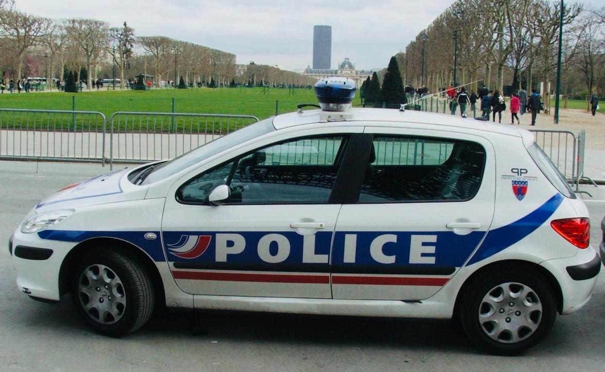 ניידת משטרה בצרפת. צילום: לפי סעיף 27 א'