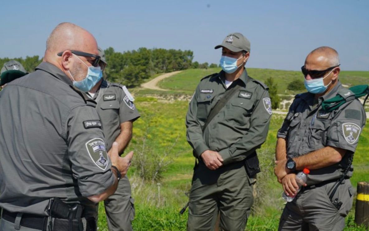 שוטרים בסמוך ליער. צילום: דוברות המשטרה