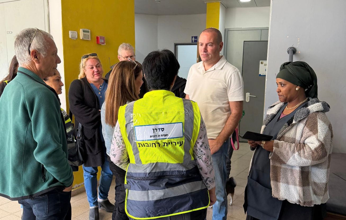 ראש העיר מתן דיל מבקר ב“מרחב של זהב”. צילום: עיריית רחובות