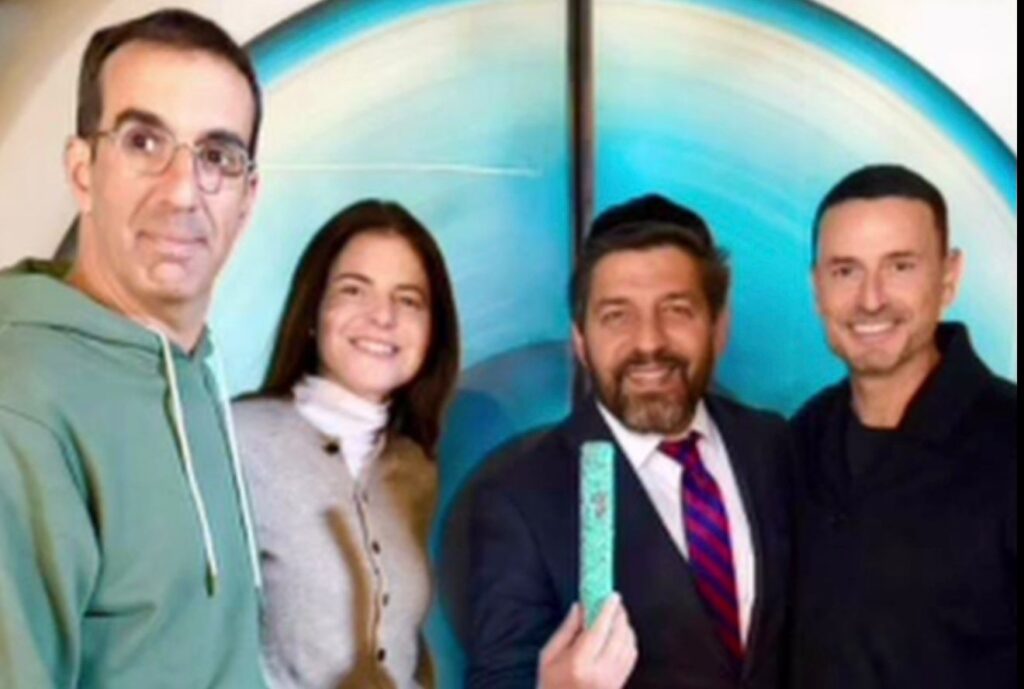 טקס קביעת מזוזה בבית "האח הגדול". צילום: מסך אינסטא "דוס סלבס"