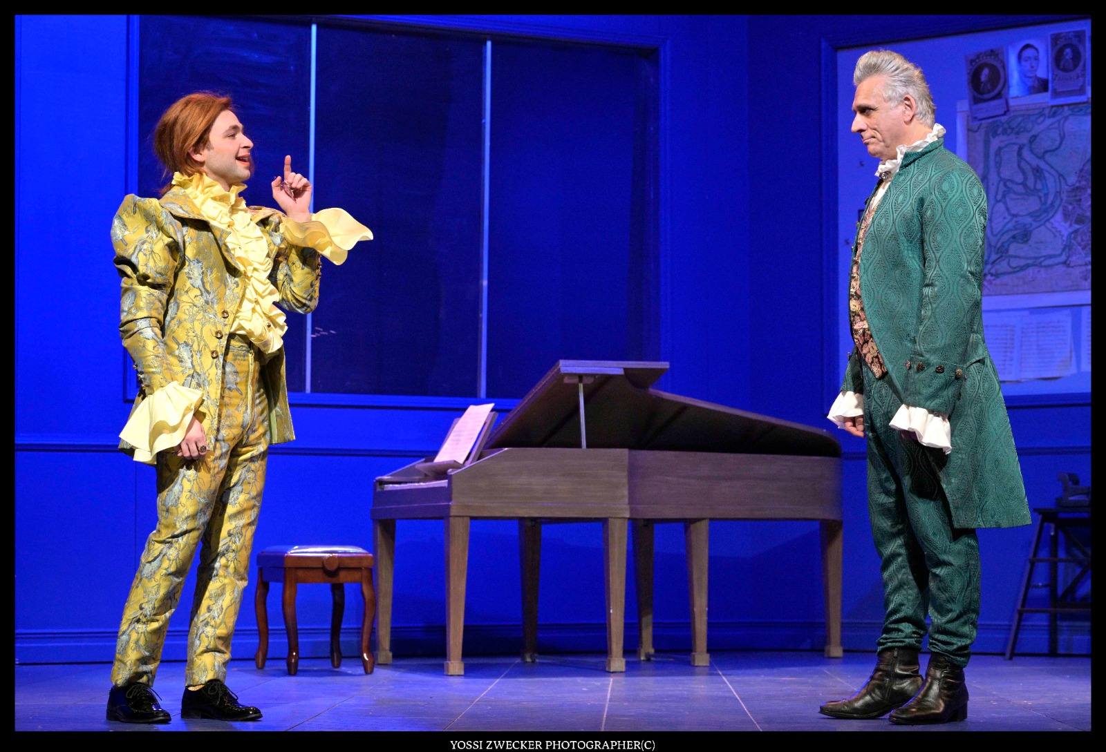 קאסט השחקנים של "אמדאוס" בבית ליסין. צילום: יח"צ