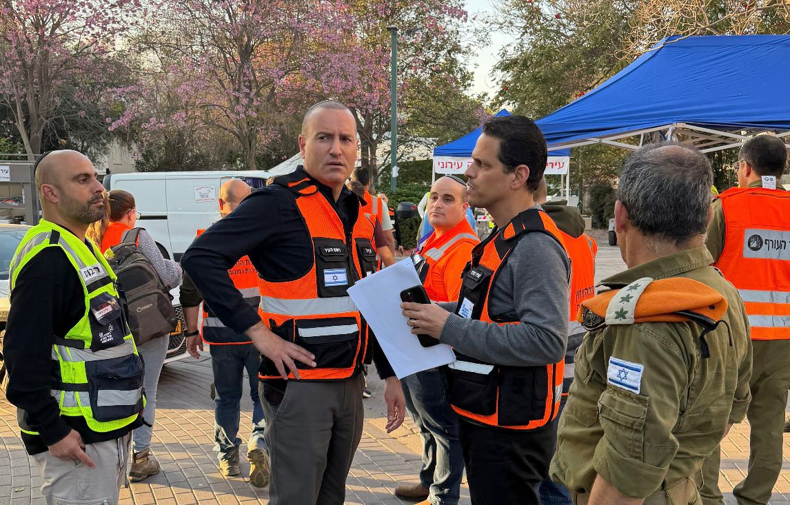 ראש העיר מתן דיל בעיצומו של התרגיל החשוב. צילום: עיריית רחובות