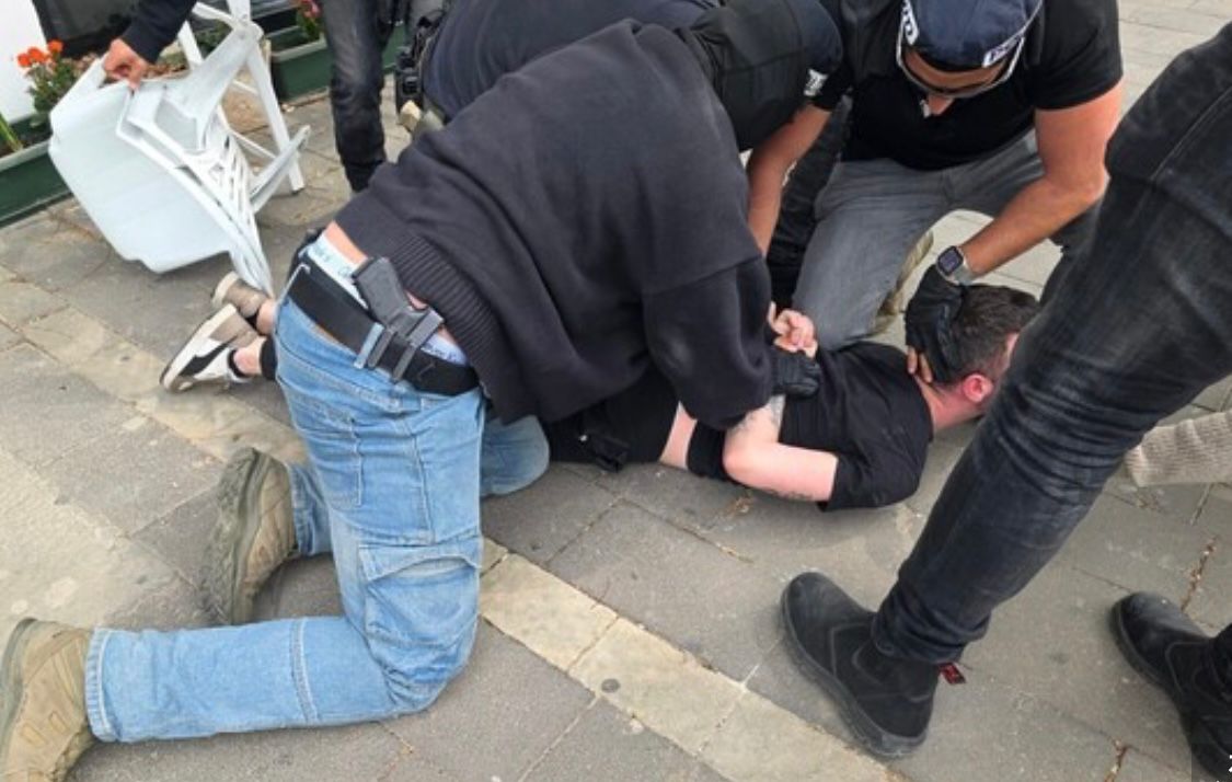 רגע המעצר של המרגל עמי גיידרוב ע"י כוחות שב"כ ומשטרת ישראל. צילום: דוברות שב"כ ומשטרה