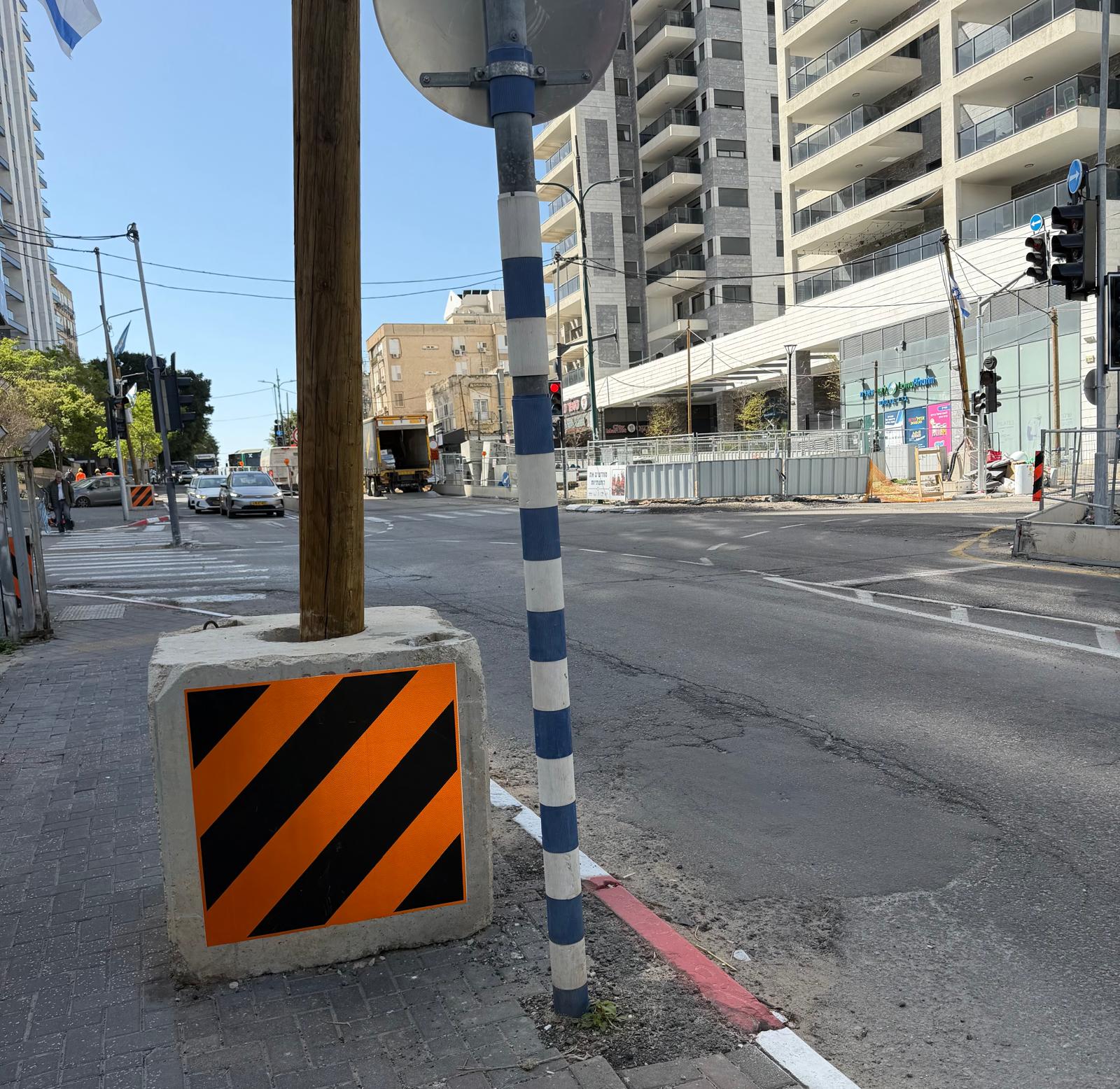 רח' הרצל המרכזי ו"המפורק" - זה הקטע שהשוטר מצלם. ראו הוזהרתם. צילום: פרטי