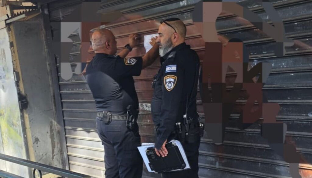 שוטרי משטרת ישראל בעת פעולת הסגירה. צילום: דוברות המשטרה