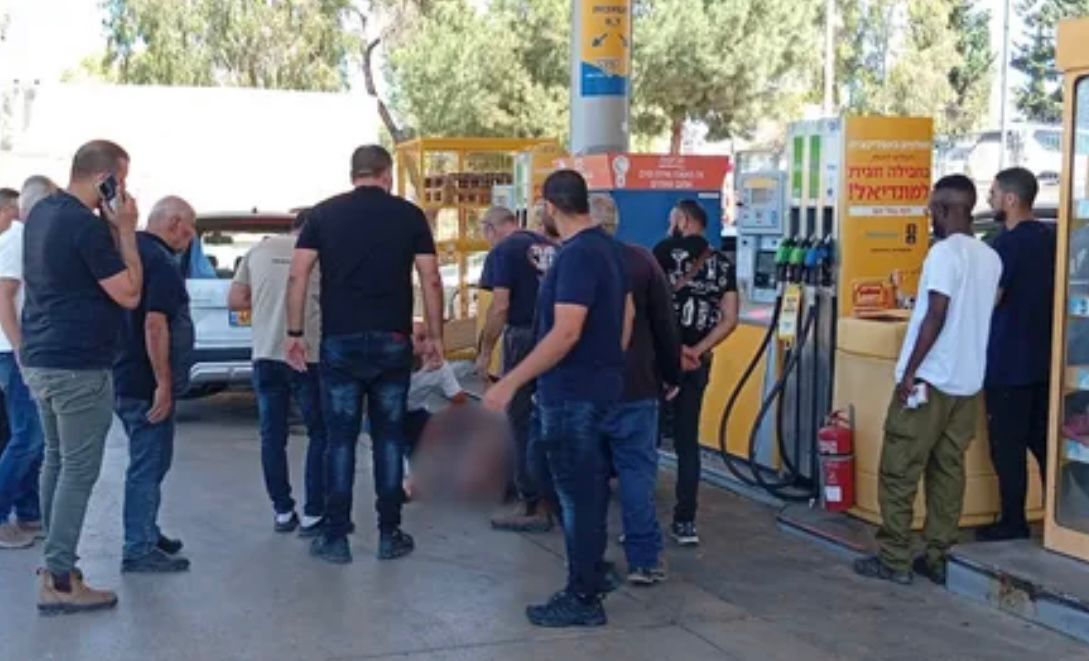 זירת הפיגוע בתחנת הדלק. צילום: לפי סעיף 27 א'