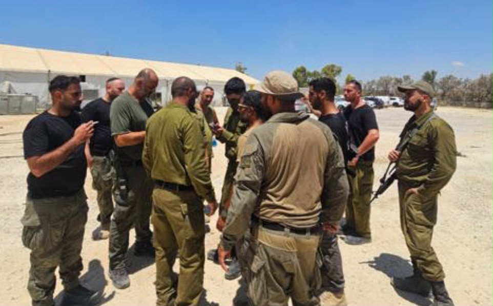 חיילים בשדה תימן. צילום: לפי סעיף 27 א'