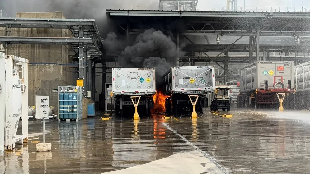 שריפה באינטל קריית גת. צילום: דוברות כבאות והצלה