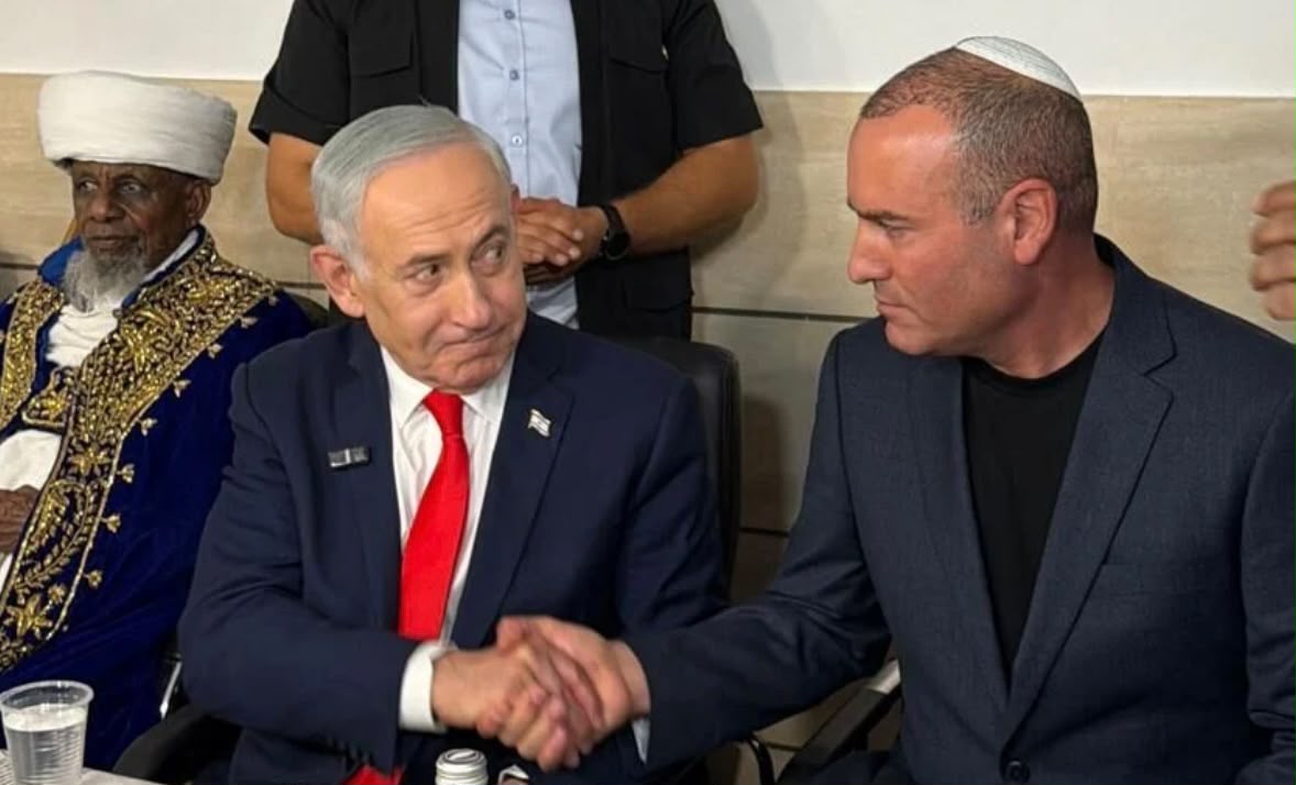ראש הממשלה בנימין נתניהו וראש העיר מתן דיל בעת ביקור רה"מ בעיר רחובות. צילום: ישראל שיף